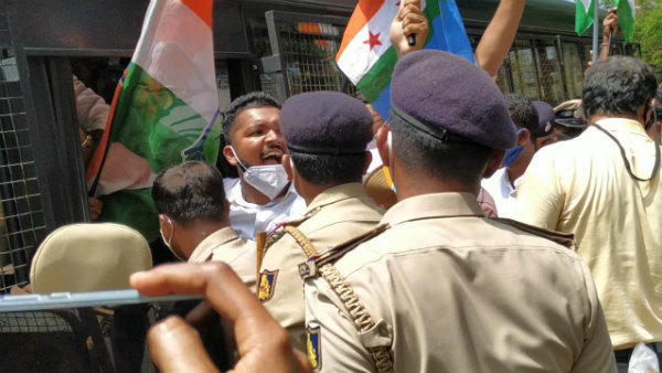CBI Raids On DK Shivakumar Premises, Udupi District Congress Workers Protest By Blocking Road