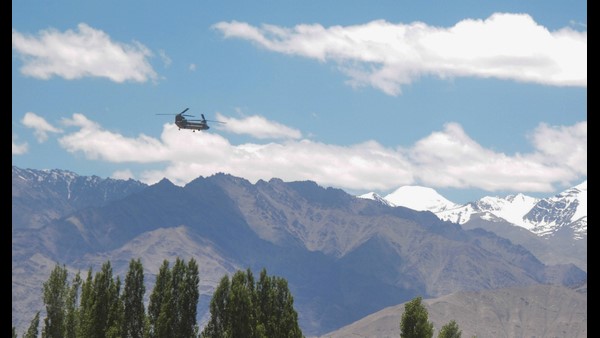 ಉಭಯ ಸೇನಾ ಗಡಿಯಲ್ಲಿ 50,000 ಸೇನೆ 