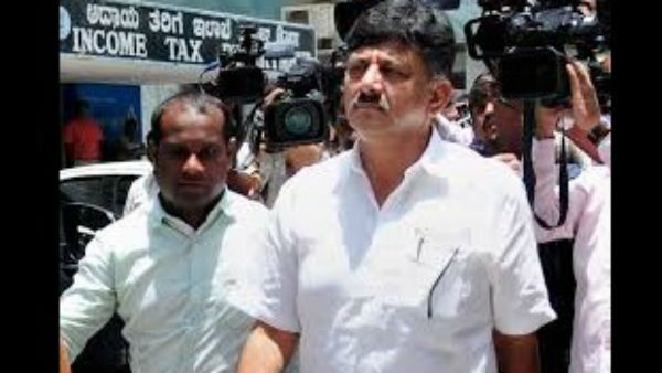 ಬಾಗಿಲಲ್ಲಿಯೇ ತಡೆದ ಡಿಕೆಶಿ