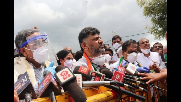 ದುಡ್ಡು ಹೊಡೆಯೋಕೆ ಕುಳಿತಿದ್ದಾರೆ