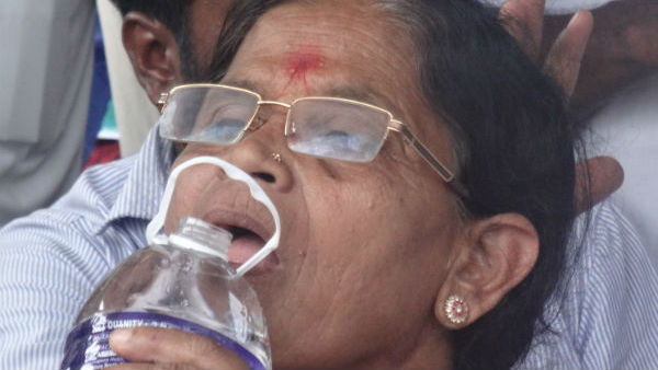 ಬ್ಯಾನರ್ಗಳಿಗೆ ಬೆಂಕಿ ಹಚ್ಚುವೆ ಬ್ಯಾನರ್ಗಳಿಗೆ ಬೆಂಕಿ ಹಚ್ಚುವೆ