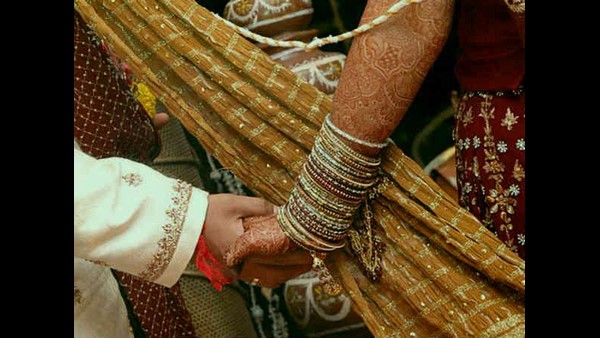 ಮದುವೆಯ ಪಲ್ಲಕ್ಕಿ ಮುಖ್ಯ ರಸ್ತೆಯಲ್ಲಿ ಹೋಗುವಂತಿಲ್ಲ