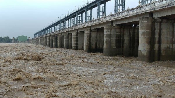 ಅನೇಕ ಗ್ರಾಮಗಳು ಜಲಾವೃತ