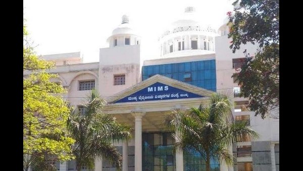 ರೋಗಿಗಳು ನಾಯಿಗಿಂತ ಕೀಳಾಗಿ ಬಿಟ್ಟರಾ? ರೋಗಿಗಳು ನಾಯಿಗಿಂತ ಕೀಳಾಗಿ ಬಿಟ್ಟರಾ?