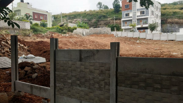 Rowdies Creates Panic In Ghiridhama Layout Near Rajarajeshwari Nagar 