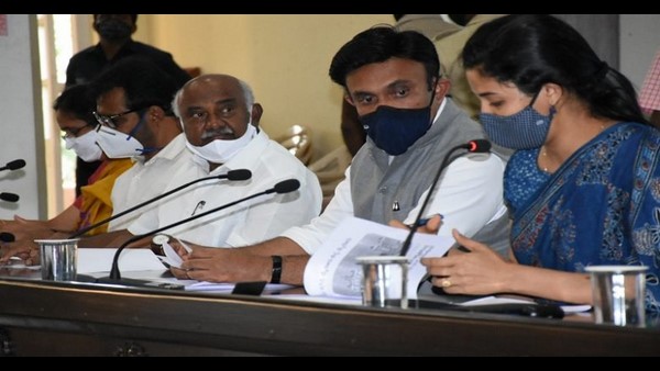 ಜಿಲ್ಲಾಧಿಕಾರಿ ರೋಹಿಣಿ ಸಿಂಧೂರಿ ಉಪಸ್ಥಿತಿ