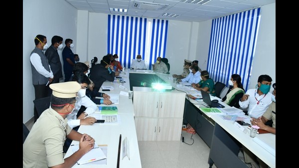 ಕಾಳಜಿ ಕೇಂದ್ರದಲ್ಲಿ ಸೂಕ್ತ ಊಟೋಪಚಾರದ ವ್ಯವಸ್ಥೆ ಕಾಳಜಿ ಕೇಂದ್ರದಲ್ಲಿ ಸೂಕ್ತ ಊಟೋಪಚಾರದ ವ್ಯವಸ್ಥೆ