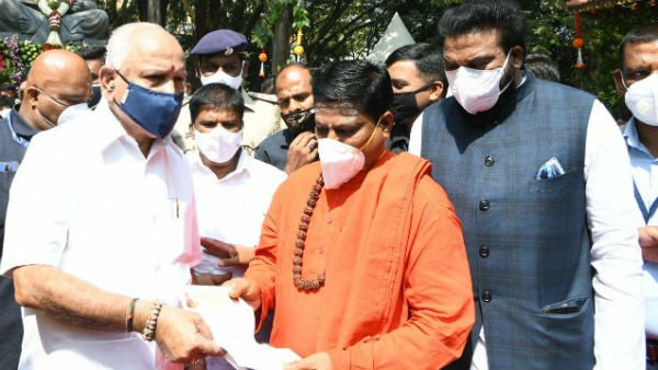 Yediyurappa Paid Homage To The Valmiki Statue In The Wake Of Maharishi Valmiki Jayanti Yediyurappa Paid Homage To The Valmiki Statue In The Wake Of Maharishi Valmiki Jayanti