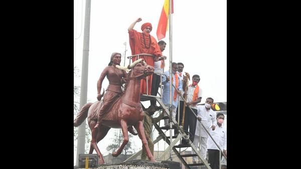 Belagavi: Basava Jayamrityunjaya Swamiji Protest On Opposite Suvarna Soudha Belagavi: Basava Jayamrityunjaya Swamiji Protest On Opposite Suvarna Soudha