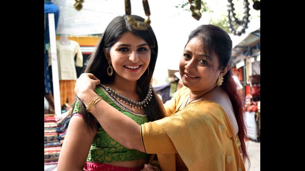 ಕರಕುಶಲಕಾರರು ತಯಾರಿಸಿದ ವಿಭಿನ್ನ ರೀತಿಯ ದೀಪ 