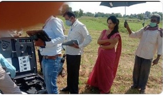 Mysuru: Clarification Of Woman Officer Regarding Viral Photo Of Employee Holding Umbrella Mysuru: Clarification Of Woman Officer Regarding Viral Photo Of Employee Holding Umbrella