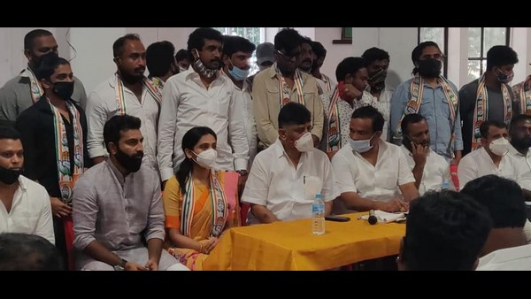 ನಿನ್ನೆ ಒಂದು ಸೆಟ್ ನಾಮಪತ್ರ 