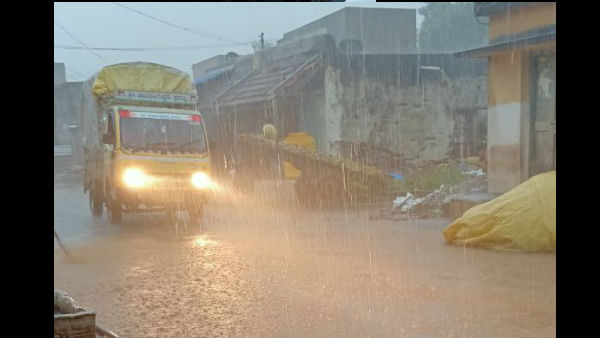 Heavy Rains Accompanied By Thunderstorms In Many Districts Of Karnataka