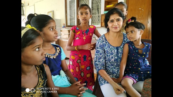 14 ವರ್ಷದಿಂದ ಕೊಳೆಗೇರಿ ಮಕ್ಕಳಿಗೆ ಪಾಠ