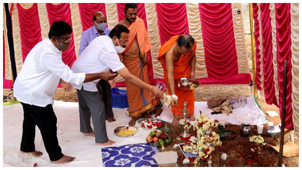 Economic Crisis will be solved by 2021: DV Sadananda Gowda 