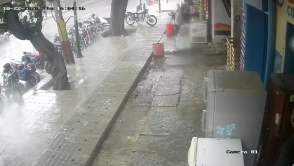 ಬೆದರಿಸಿ ಹಣ ಕಿತ್ತುಕೊಂಡ ಕಿರಾತಕ 