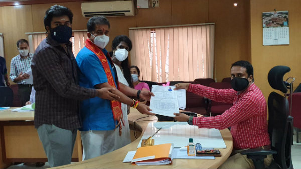 Chitradurga: DT Srinivas Filed Nomination As Independent Candidate In South East Graduates Constituency Election Chitradurga: DT Srinivas Filed Nomination As Independent Candidate In South East Graduates Constituency Election