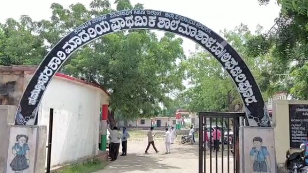 ವಠಾರ ಶಾಲೆಯಲ್ಲಿ ಅಟ್ಟಹಾಸ ವಠಾರ ಶಾಲೆಯಲ್ಲಿ ಅಟ್ಟಹಾಸ