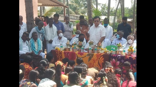 ಕ್ಷೇತ್ರದವರಲ್ಲದವರು ಇಲ್ಲಿರಬಾರದು