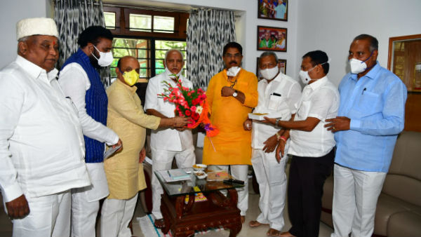 ವಿಜಯೇಂದ್ರಗೆ ಉಸ್ತುವಾರಿ ಕೊಡಿ ವಿಜಯೇಂದ್ರಗೆ ಉಸ್ತುವಾರಿ ಕೊಡಿ