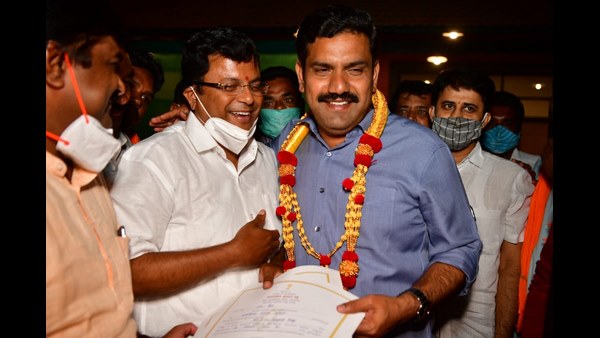 ಶಿಕಾರಿಪುರ ಕ್ಷೇತ್ರದಲ್ಲಿಯೇ ಸ್ಪರ್ಧೆ? ಶಿಕಾರಿಪುರ ಕ್ಷೇತ್ರದಲ್ಲಿಯೇ ಸ್ಪರ್ಧೆ?