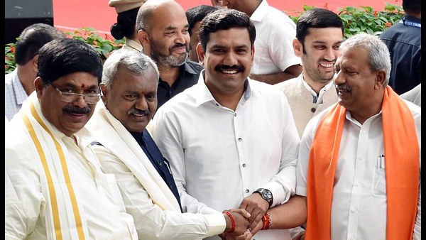 ಹಿಂದೆ ಪ್ರಾಸಿಕ್ಯೂಶನ್‌ಗೆ ಅನುಮತಿ