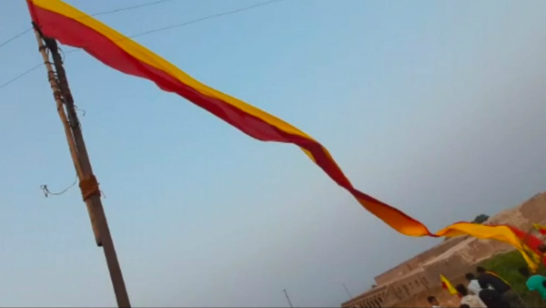 Ballari: The 65-Foot-Long Kannada Flag That flied In The Ballari Monolith Hill Ballari: The 65-Foot-Long Kannada Flag That flied In The Ballari Monolith Hill