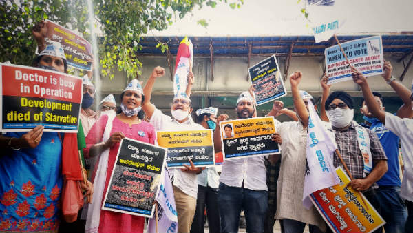 AAP protest demand steel flyover on Shivanand Circle completion
