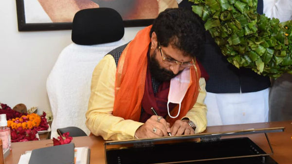 ಬ್ಯಾನರ್ ಕಟ್ಟುವ ಮೂಲಕ ಆರಂಭ