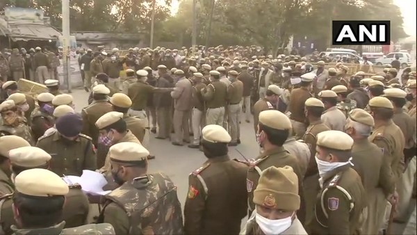 ಹರಿಯಾಣ ಗಡಿಯಲ್ಲಿ ರೈತರು