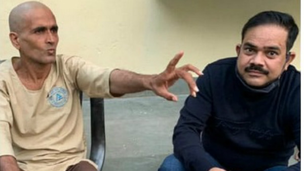 ಫುಟ್‌ಪಾತ್‌ನಲ್ಲಿ ಭಿಕ್ಷೆ