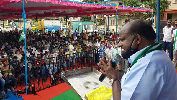 ಬಿಜೆಪಿ ಮತ್ತು ಕಾಂಗ್ರೆಸ್ಸಿನವರು ನೀರಿನಂತೆ ಚುನಾವಣೆಗೆ ಹಣವನ್ನು ಖರ್ಚು ಮಾಡಿದ್ದಾರೆ 