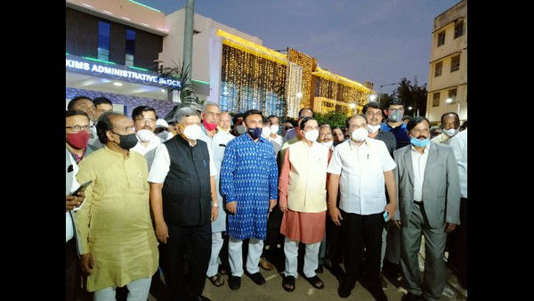 Hubballi KIMS to get full fledged Cancer Hospital : Dr Sudhakar Hubballi KIMS to get full fledged Cancer Hospital : Dr Sudhakar