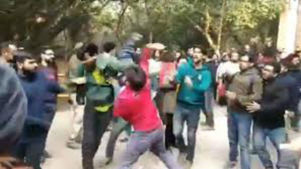 ಪೊಲೀಸರ ಬಳಿ ಲಾಠಿಯೂ ಇರಲಿಲ್ಲ