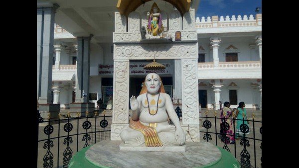 ಮಂತ್ರಾಲಯದ ಆಡಳಿತ ಮಂಡಳಿ ಸಜ್ಜು 