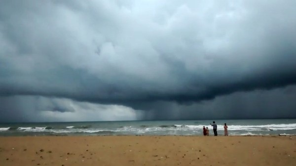 ಮುನ್ನಗ್ಗುತ್ತಿದೆ ಚಂಡಮಾರುತ