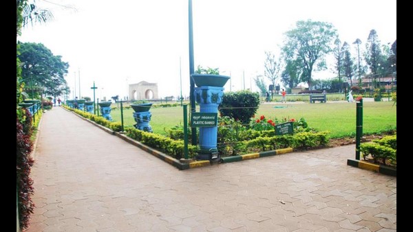  ಮೆಟ್ಟಲು, ತಡೆಗೋಡೆ ನಿರ್ಮಾಣ 