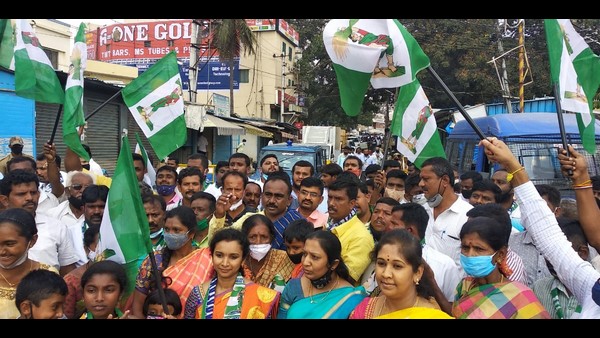 ಸಂಸದರ ವಿರುದ್ಧ ಪರೋಕ್ಷ ವಾಗ್ದಾಳಿ