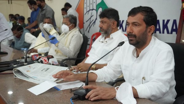 ದೇಶಕ್ಕಾಗಿ ಪ್ರಾಣ ತ್ಯಾಗ ಮಾಡಿದ ಕುಟುಂಬ ದೇಶಕ್ಕಾಗಿ ಪ್ರಾಣ ತ್ಯಾಗ ಮಾಡಿದ ಕುಟುಂಬ