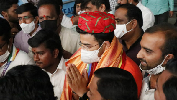 ಓವೈಸಿ, ಜಿನ್ನಾ ಇದ್ದಂತೆ