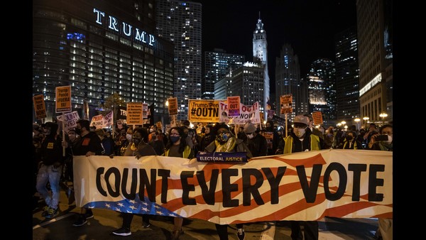 ಅಂಗಡಿ ಕಿಟಕಿಗಳಿಗೆ ಹಲಗೆ ಬಡಿದರು..! 
