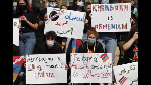 ಪಟಾಕಿಯಂತೆ ಬೀಳುತ್ತಿದ್ದ ಬಾಂಬ್‌ಗಳು..!