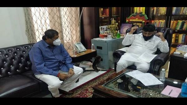 I will not leave the Congress party says congress mla akhanda srinivasa murthy
