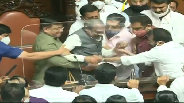 ಪೀಠದಿಂದ ಎಳೆದೊಯ್ದರು