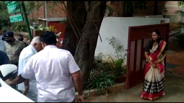 Yediyurappa Met And Had A Discussion With His Political Secretary NR Santosh Yediyurappa Met And Had A Discussion With His Political Secretary NR Santosh