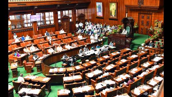 ಝಗಮಗಿಸಿದ ಕೇಸರಿ ಶಾಲುಗಳು