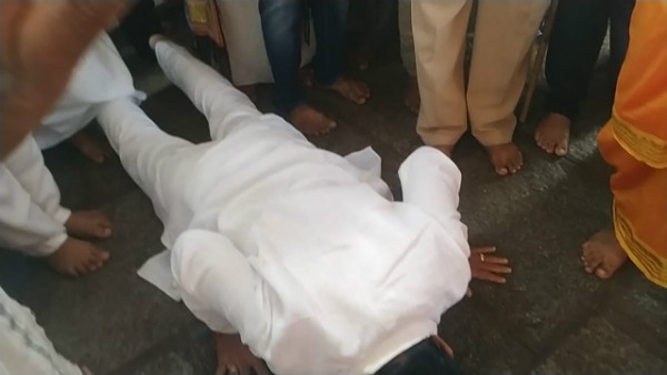 ಉದ್ದಂಡ ನಮಸ್ಕಾರ ಹಾಕಿದ ಡಿಕೆಶಿ