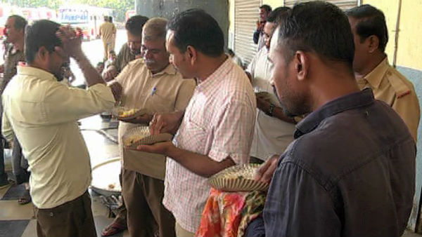 ಡಬಲ್ ಹಣ ನೀಡಿದ ಪ್ರಯಾಣಿಕರು