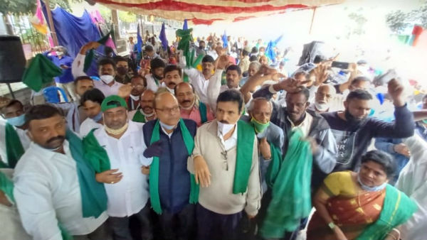 ಟೌನ್‌ ಹಾಲ್ ಬಳಿ ಹೋರಾಟದ ಕಿಚ್ಚು