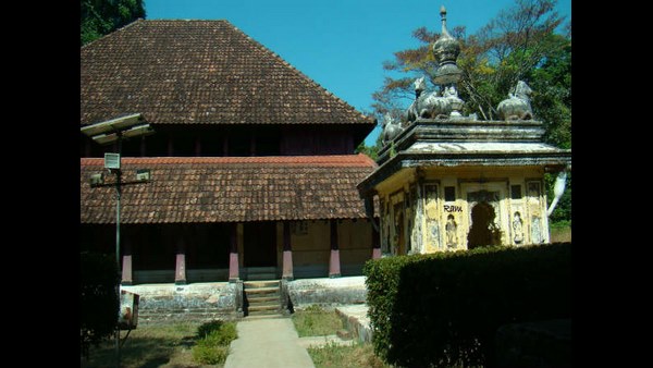 ಕಣ್ಮನ ಸೆಳೆಯುವ ಕಲಾ ಕೆತ್ತನೆ